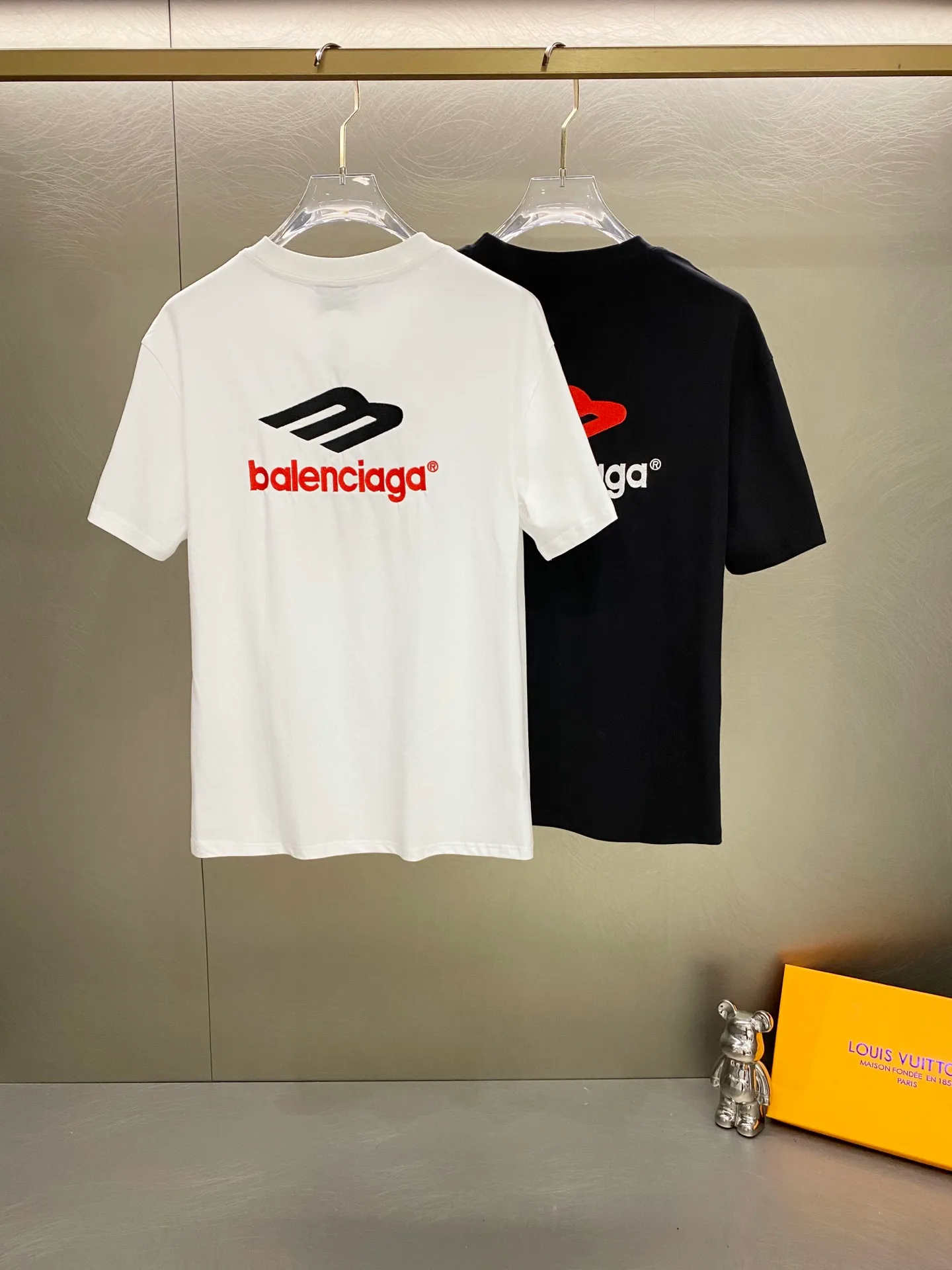 /Balenciaga 3M LOGO T （ 、 ） ▪ : 260 ， ▪ 32S ，260 ； 32s+70D ：95/ *5% 。 Breathable， ，Breathable ； ， ， 。 Breathable， ，Breathable ； 。 32 Premium ，70D ， ， 。 ▪ New Arrival ▪ Same Style ▪ ▪ ：Black White Size：S M L XL
